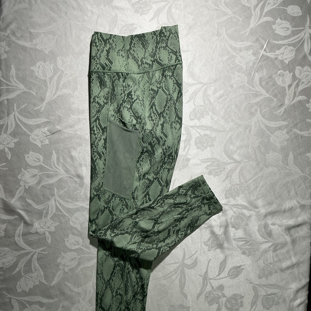 Fabletics Womens High Waisted Leggings Large Green Snakeskin Powerhold On-the-Go